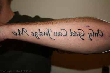 tatouage-avant-bras-homme-phrase.jpg