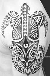 tatouage-maorie-epaule-homme.jpg