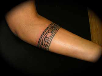 tatouage-maorie-poignet-homme.jpg