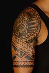 tatouage-polynesien-homme-bras.jpg