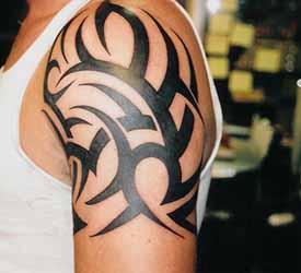 tatouage-tribal-epaule-homme.jpg